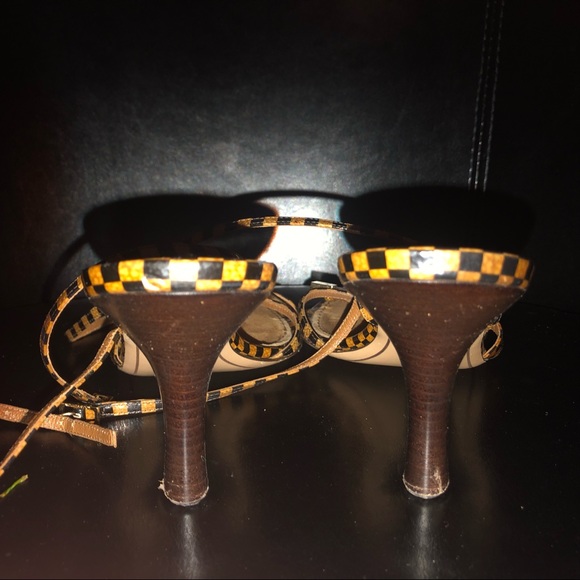 Louis Vuitton - Picture 4 of 6